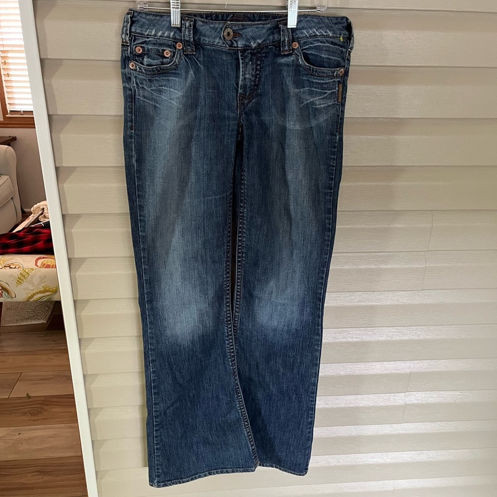 Women's Silver Jeans Distressed. EUC